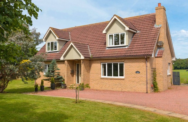 MILLENNIUM COTTAGE, family friendly, with open fire in Christon Bank