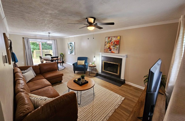 Miller Brite 3 bed/1.5 bath with all new deck!