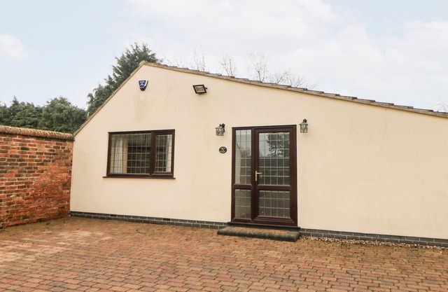 MILLERS RETREAT, pet friendly, with a garden in Bolsover