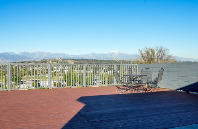 MILLION Dollar View LARGE 8beds Home Only 20 mins to downtown LA