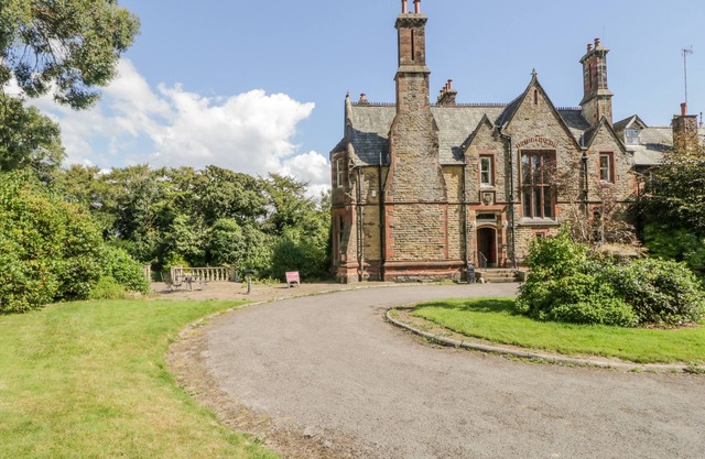 MILLWOOD MANOR, pet friendly, with open fire in Dalton-In-Furness