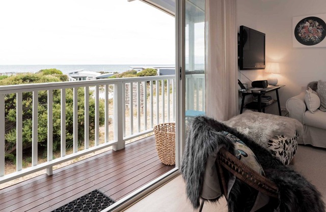 Mima's Nest: Beauty and the Beach