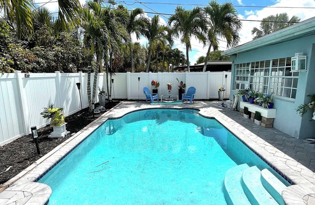 Min to Beaches and Wilton Drive - Guest Suite with private entrance & bathroom