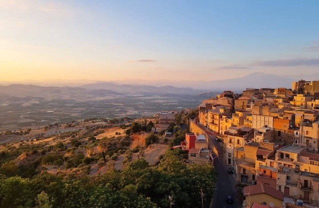 Mineo Townhouse with incredible views of Mount Etna
