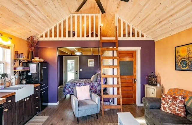 Miner's Daughter: Modern TinyHome nr Purple Fiddle