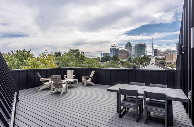 Mini Metro - Rooftop Deck with Skyline View!