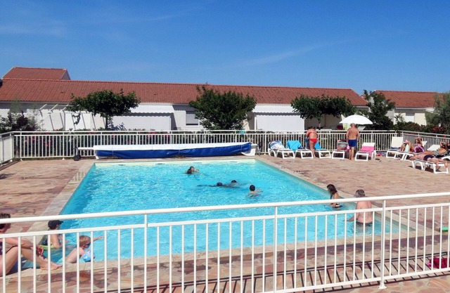 Mini Villa 3 * in Mediterranean style 100 m from the sea, heated pool