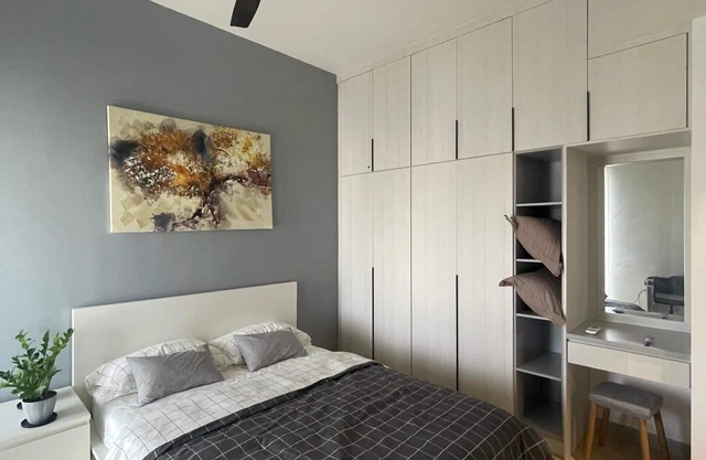 Minimalist 1BR apartment in Kuala Lumpur with WiFi, Netflix, Water Dispenser,