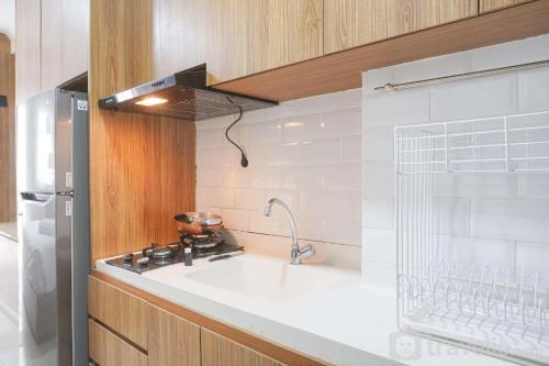 Minimalist and Comfort Stay Studio Room at Signature Park Grande Apartment By Travelio