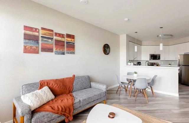 Minimalist Apt w/ Private Balcony, Gym, Sky Lounge