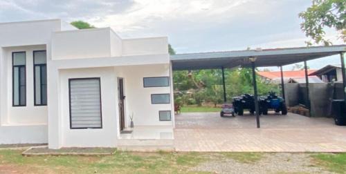 Minimalist House In Chitre