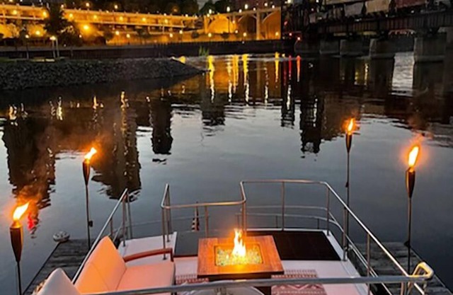 MINNeSTAY *Summer Skol AquaHome DOCKSIDE | Unique Stay