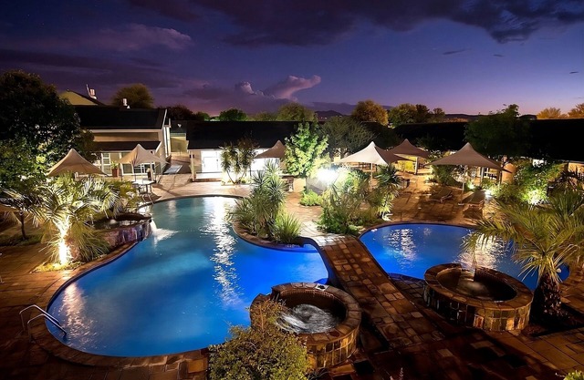 Minutes from Alte Feste and The Grove Mall of Namibia, Swimming Pools!