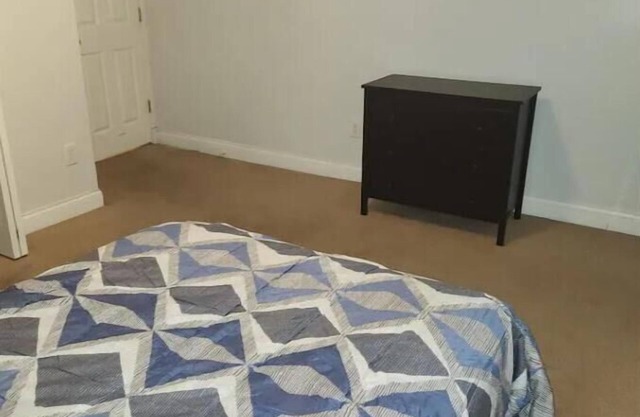 Minutes from downtown, the fairgrounds and the Speedway! Great Neighborhood!