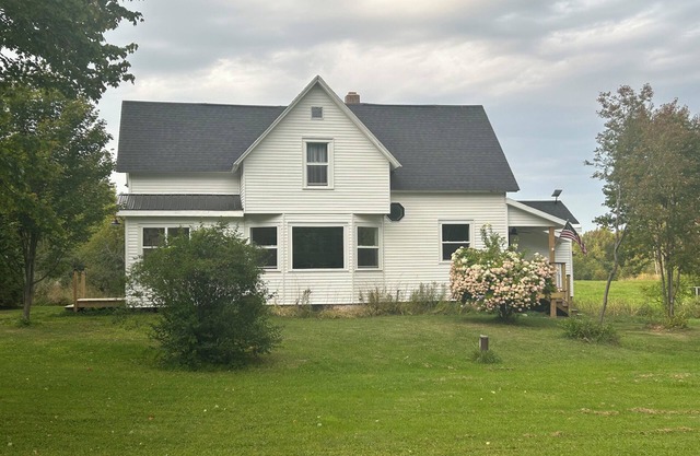 Minutes from Marquette, close to Munising, great location for exploring the UP!