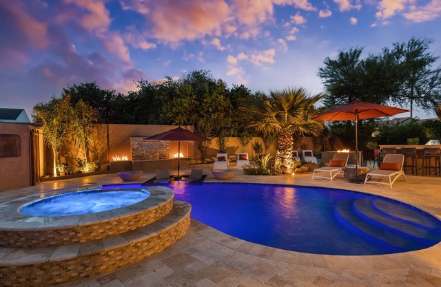 Minutes from Shopping, Old Town, Dining & Golf