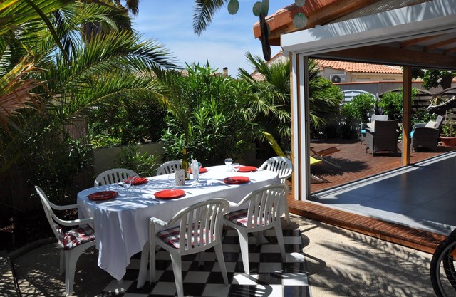 Minutes from the beach, pool inside the residence, shopping facilities nearby