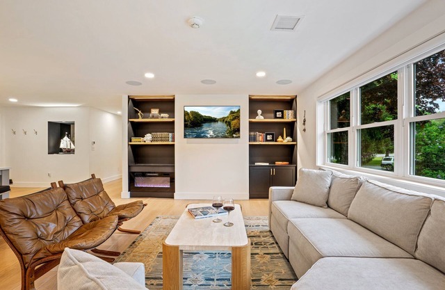 Minutes to Beaches, Fenced In Yard & Deck, Chefs Kitchen, Beautiful Modern Home