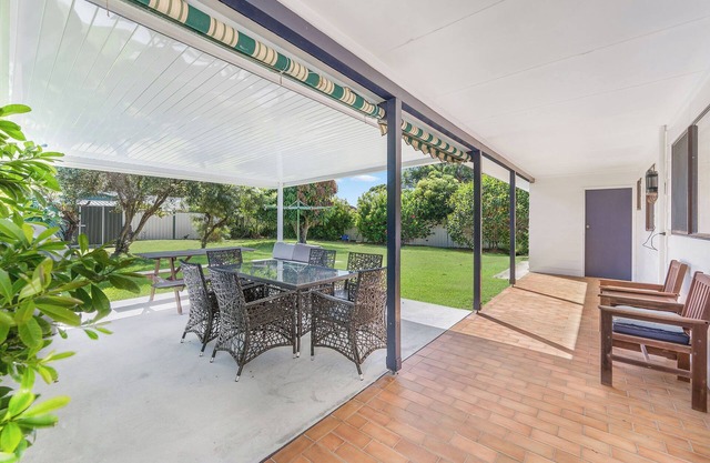 Mirrabooka: 2 BR, 1 BA in Lake Cathie , Sleeps 6