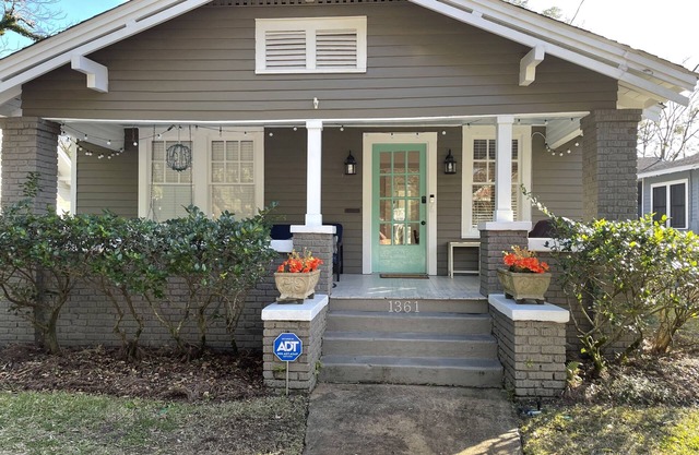 Miss Browns Mardi Gras Bungalow!