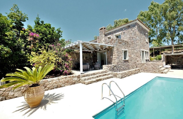Miss Valentina - Amazing Stone Villa with Private Pool and Sunset Seaview