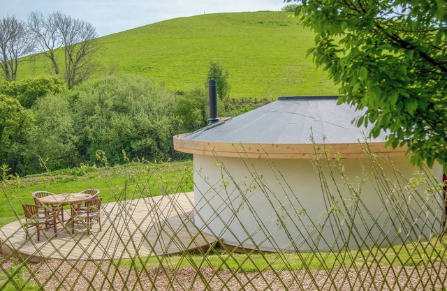 Mistle Roundhouse - UKC6943