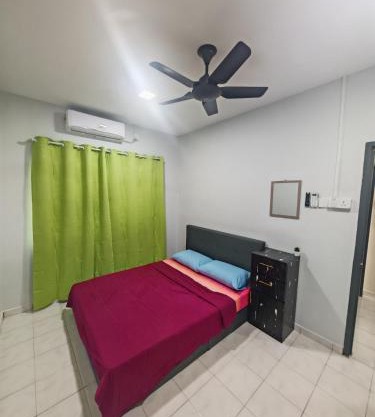 MixxHome Seremban 2, One Queen Bed, Share Bathroom