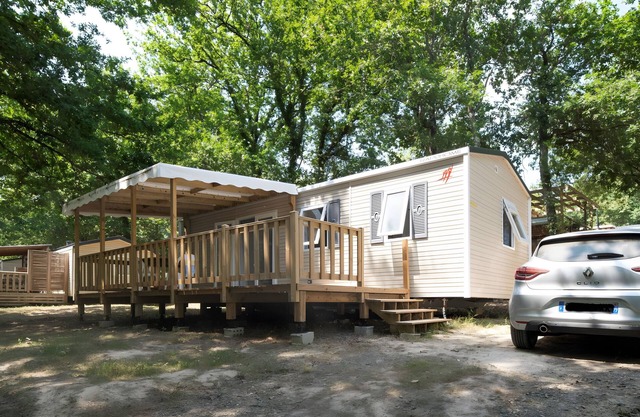 Mobile Home 'Mobilhome Confort 4 Personnes 61' with Private Terrace, Private Garden and Wi-Fi