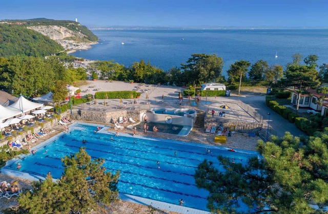 Mobilehome with swimming pool