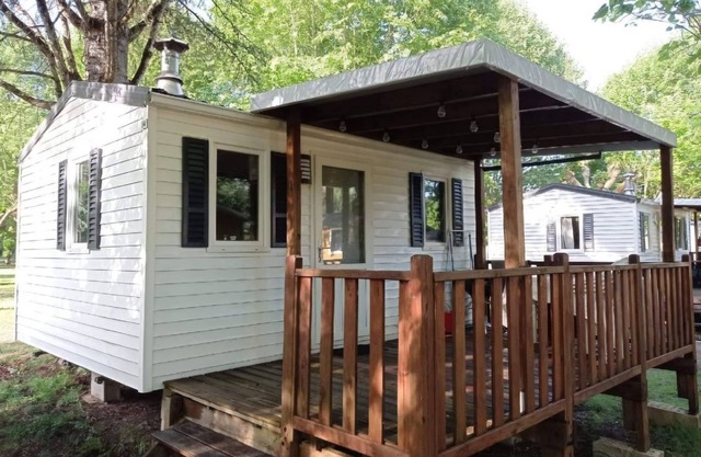 Mobilhome on the banks of the Dordogne