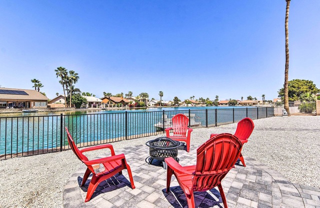 Mod Casa Grande Home w/Patio on the Water!