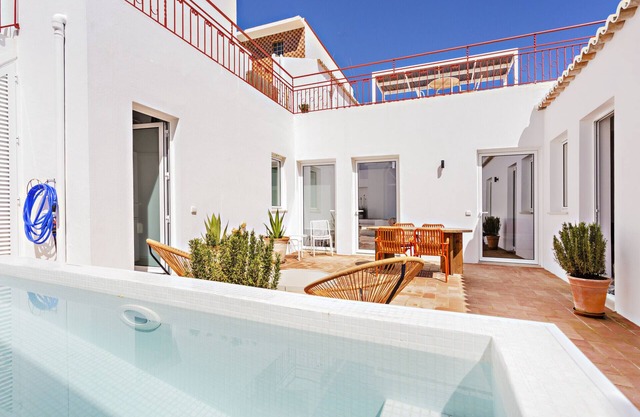 Modern, w/pool and terrace