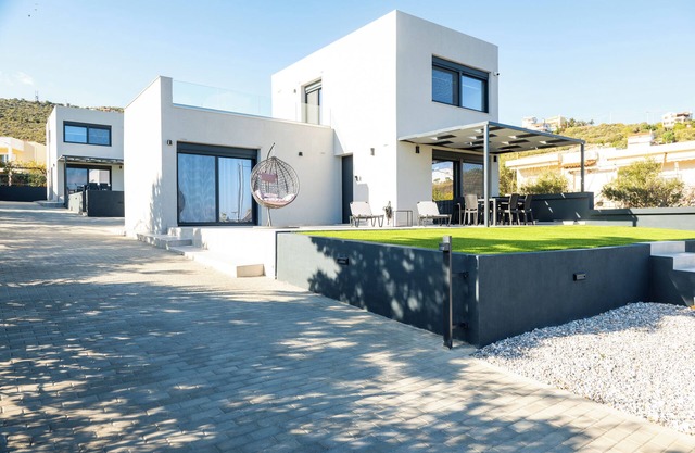 Moderene Villa mit Meerblick Mit Grosser Terasse und Balkon Neubau
