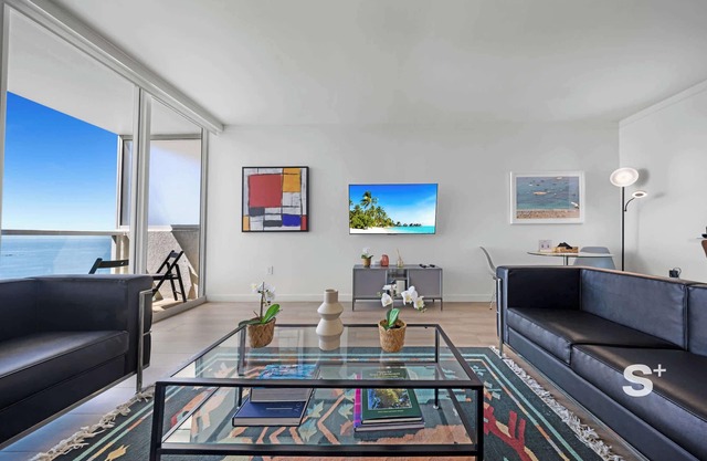 Modern 1-BD Arya Condo with Amazing Amenities