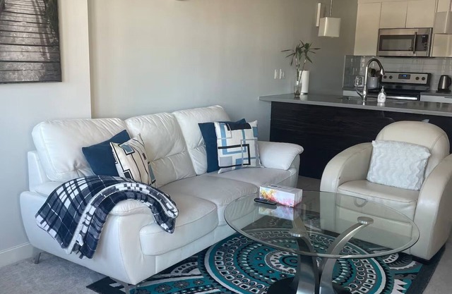 Modern 1 Bedroom condo with riverview in Calagry