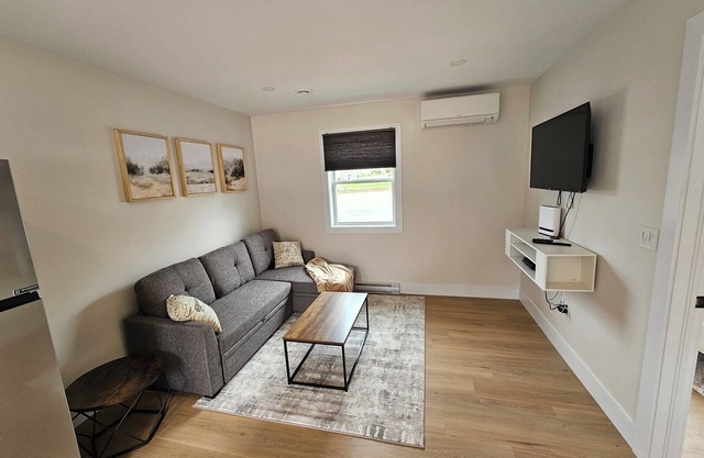 Modern 1 Bedroom Suite located in the Centre of the beautiful Annapolis Valley