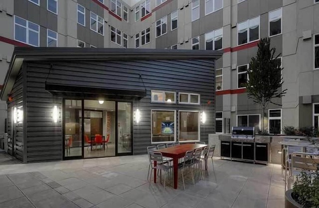 Modern 1BR 1BA+Den!| Redmond| Fit for Long Stays-4