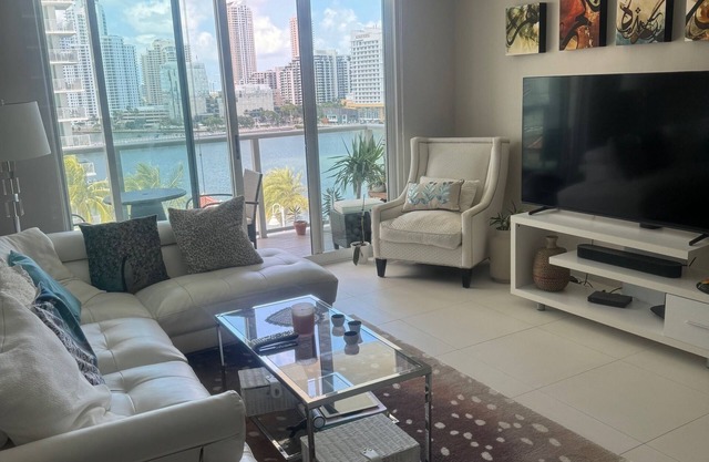 Modern 1BR Apartment in Brickell, Central w Sea View