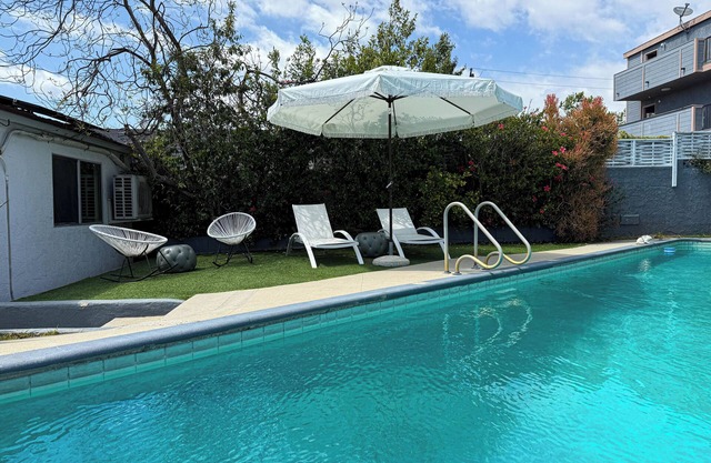 Modern 1BR Retreat with Pool Near SoFi Stadium - MK2