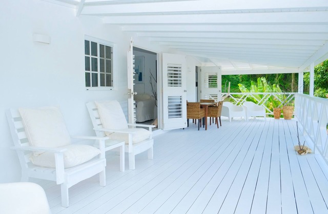 Modern 2-bed 3-bath apartment in St George's with OUT OF THIS WORLD views.
