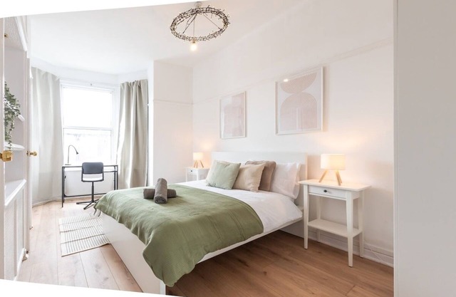 Modern 2-Bed House Near Seafront, Portsmouth