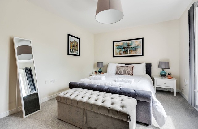 Modern 2 Bedroom Apartment in popular Jericho !