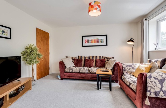 Modern 2 Bedroom Apartment in popular Jericho !