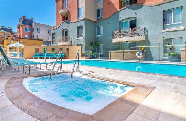 Modern 2-bedroom apartment in amazing Marina del Rey with WiFi, AC, Pool Jacuzzi