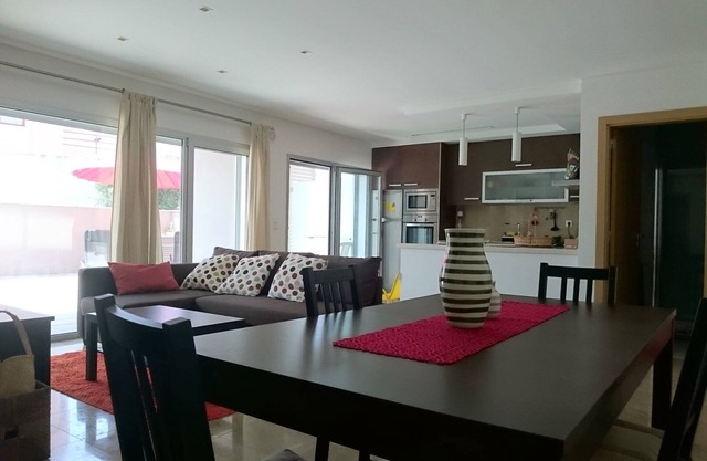 Modern 2-Bedroom Apartment with Terrace