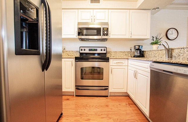 Modern 2bd-2ba with Lake & Golf Views in Saddlebrook Resort