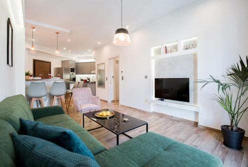 Modern 2BD very spacious apt next to metro station