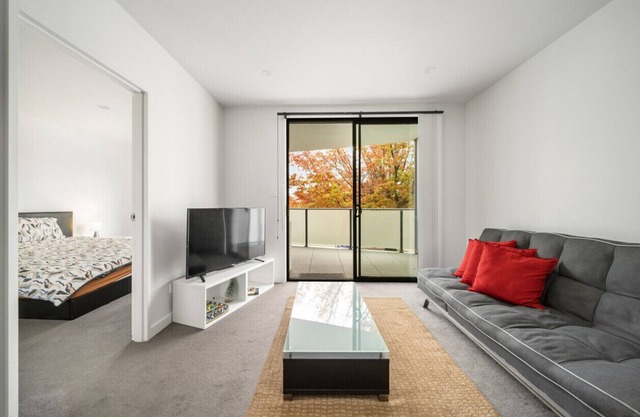 MODERN 2bd2bth APARTMENT @Griffith ~ sleeps up to 8