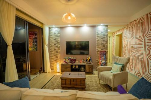 Modern 2BR Apartment Pool & Balcony