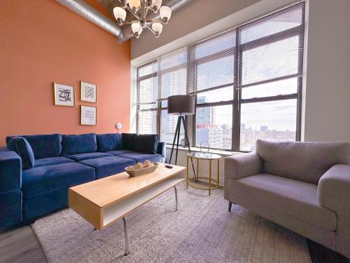 Modern 2BR Stay in South Loop with Optional Parking & Gym Access Near Museum Campus & Grant Park